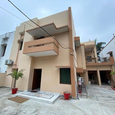 Backpackers Den Hostel ลัคเนา ภายนอก รูปภาพ