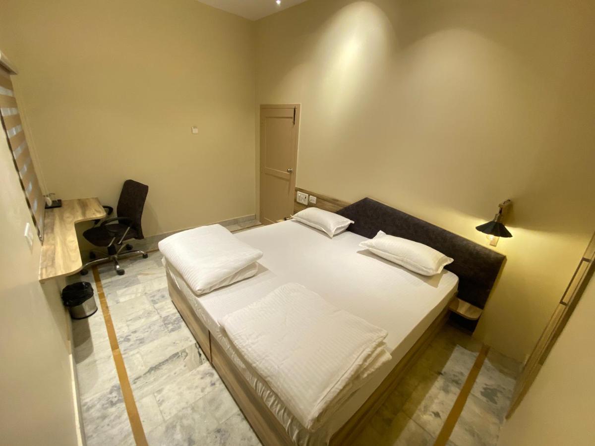 Backpackers Den Hostel ลัคเนา ภายนอก รูปภาพ